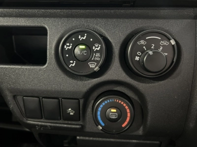 2019 Toyota Hiace =4X4= Super Low 84kms !!