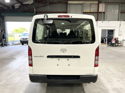 2018 Toyota Hiace = 6 Seaters = $1000 DISCOUNTED for FUEL