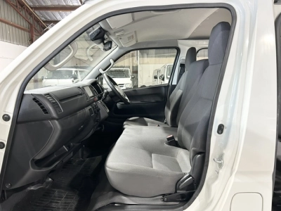 2018 Toyota Hiace = 6 Seaters = $1000 DISCOUNTED for FUEL