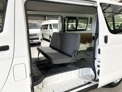 2018 Toyota Hiace = 6 Seaters = $1000 DISCOUNTED for FUEL