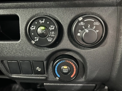 2018 Toyota Hiace = 6 Seaters = $1000 DISCOUNTED for FUEL