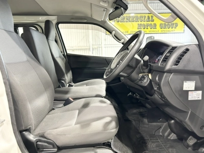 2018 Toyota Hiace = 6 Seaters = $1000 DISCOUNTED for FUEL