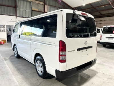2019 Toyota Hiace == 6 / 9 Seters = $1000 REDUCED for Fuel