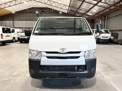 2019 Toyota Hiace == 6 / 9 Seters = $1000 REDUCED for Fuel