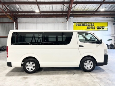 2019 Toyota Hiace == 6 / 9 Seters = $1000 REDUCED for Fuel