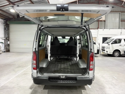 2021 Toyota Hiace Facelift Model / 4X4 / 6 SEATER