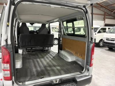 2021 Toyota Hiace Facelift Model / 4X4 / 6 SEATER