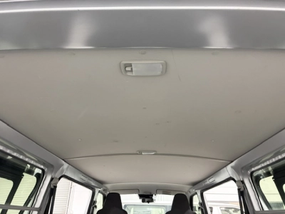 2021 Toyota Hiace Facelift Model / 4X4 / 6 SEATER
