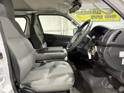 2021 Toyota Hiace Facelift Model / 4X4 / 6 SEATER