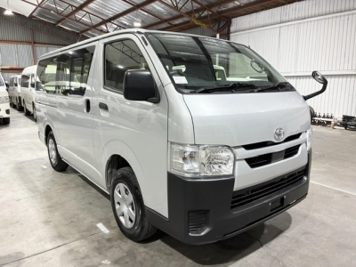 2021 Toyota Hiace 4X4/ Facelift Model / 6 SEATER