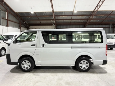 2021 Toyota Hiace Facelift Model / 4X4 / 6 SEATER