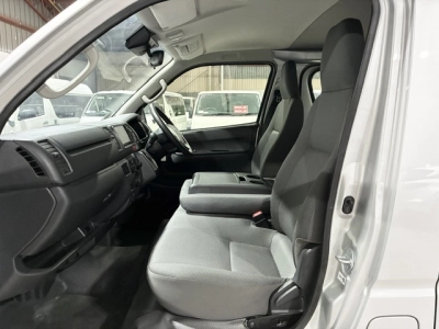 2021 Toyota Hiace Facelift Model / 4X4 / 6 SEATER