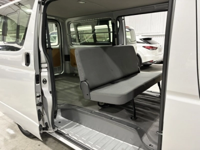 2021 Toyota Hiace Facelift Model / 4X4 / 6 SEATER