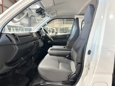 2019 Toyota Hiace Super Low 88kms! =4X4= Dual Airbags _ 6 Seaters