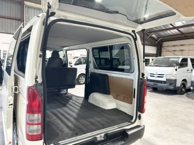 2019 Toyota Hiace Super Low 88kms! =4X4= Dual Airbags _ 6 Seaters