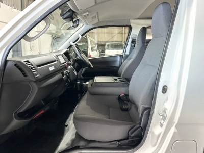 2018 Toyota Hiace = 6 Seaters = ONLY 89kms!! *** $1000 DISCOUNTED for FUEL