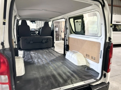 2018 Toyota Hiace = 6 Seaters = ONLY 89kms!! *** $1000 DISCOUNTED for FUEL