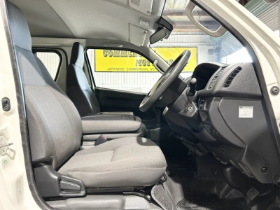 2018 Toyota Hiace = 6 Seaters = ONLY 89kms!! *** $1000 DISCOUNTED for FUEL