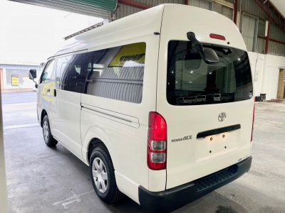 2018 Toyota Hiace 2.8L Diesel HIGHROOF ** 2 SLIDING DOORS **