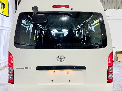 2018 Toyota Hiace 2.8L Diesel HIGHROOF ** 2 SLIDING DOORS **