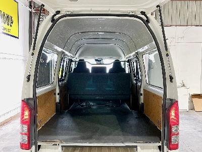 2018 Toyota Hiace 2.8L Diesel HIGHROOF ** 2 SLIDING DOORS **