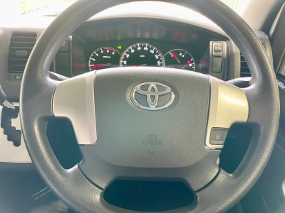 2018 Toyota Hiace 2.8L Diesel HIGHROOF ** 2 SLIDING DOORS **