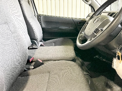 2018 Toyota Hiace 2.8L Diesel HIGHROOF ** 2 SLIDING DOORS **