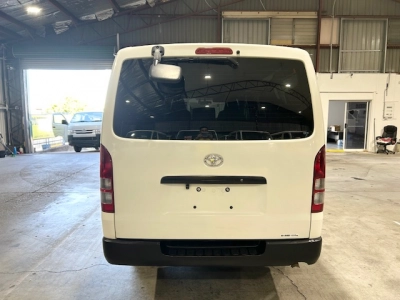 2015 Toyota Hiace 6 Seater LOW 90km_ $500 DISCOUNTED FOR FUEL (1 WEEK ONLY)