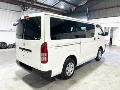 2015 Toyota Hiace 6 Seater LOW 90km_ $500 DISCOUNTED FOR FUEL (1 WEEK ONLY)