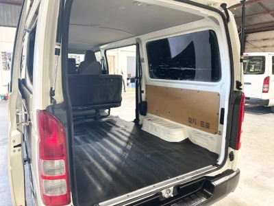 2015 Toyota Hiace 6 Seater LOW 90km_ $500 DISCOUNTED FOR FUEL (1 WEEK ONLY)