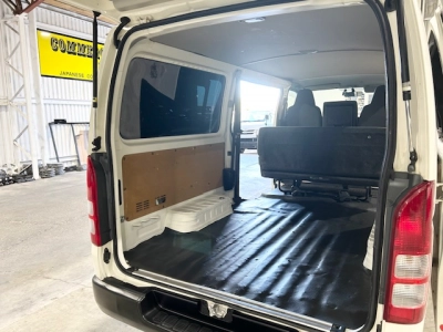 2015 Toyota Hiace 6 Seater LOW 90km_ $500 DISCOUNTED FOR FUEL (1 WEEK ONLY)