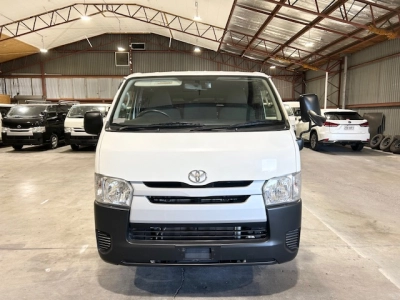 2015 Toyota Hiace 6 Seater LOW 90km_ $500 DISCOUNTED FOR FUEL (1 WEEK ONLY)