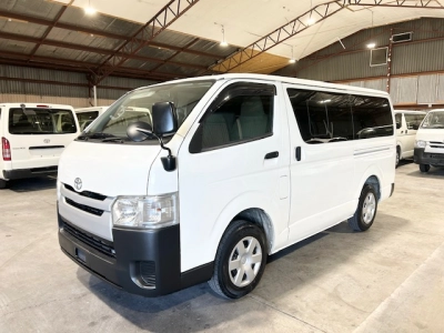 2015 Toyota Hiace 6 Seater LOW 90km_ $500 DISCOUNTED FOR FUEL (1 WEEK ONLY)