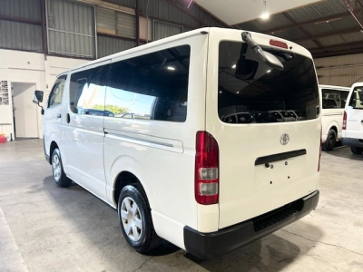 2015 Toyota Hiace 6 Seater LOW 90km_ $500 DISCOUNTED FOR FUEL (1 WEEK ONLY)