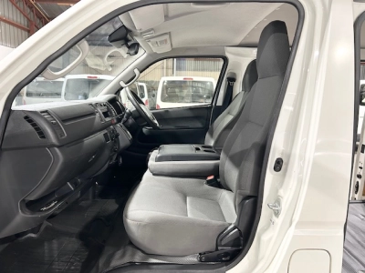 2019 Toyota Hiace = FULL TIME 4WD _ SUPER LOW 92kms =