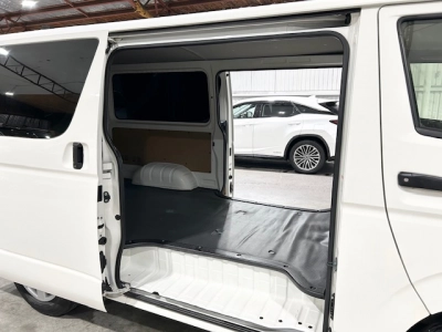 2019 Toyota Hiace = FULL TIME 4WD _ SUPER LOW 92kms =