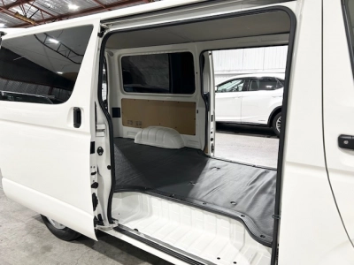 2019 Toyota Hiace = FULL TIME 4WD _ SUPER LOW 92kms =