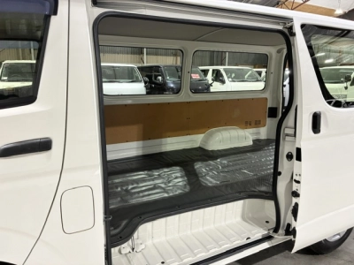2020 Toyota Hiace = DUAL AIRBAGS = 