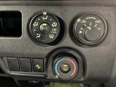 2020 Toyota Hiace = DUAL AIRBAGS = 