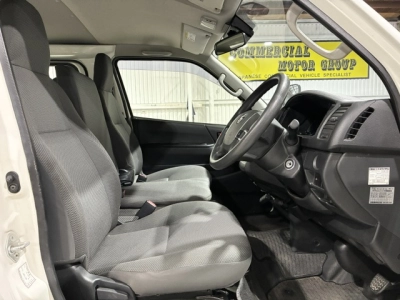 2020 Toyota Hiace = DUAL AIRBAGS = 