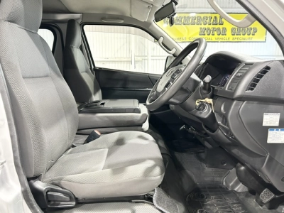 2020 Toyota Hiace =4X4= FACELIFT MODEL _ 6 SEATER $1000 DISCOUNTED for Fuel 