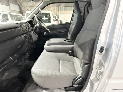 2020 Toyota Hiace =4X4= FACELIFT MODEL _ 6 SEATER $1000 DISCOUNTED for Fuel 