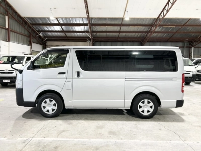 2020 Toyota Hiace =4X4= FACELIFT MODEL _ 6 SEATER $1000 DISCOUNTED for Fuel 