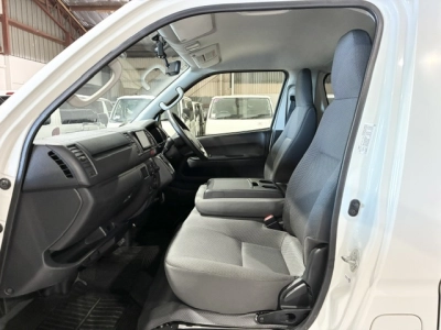 2019 Toyota Hiace =4X4= REAR AIRCON / 6 or 9 Seaters