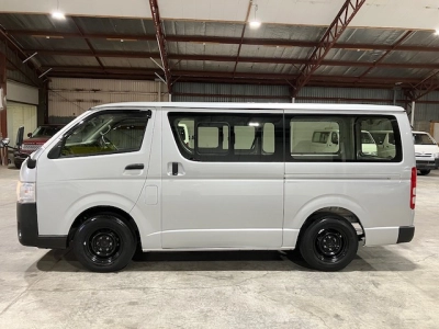 2017 Toyota Hiace DIESEL TURBO 3L 