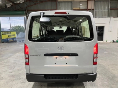 2017 Toyota Hiace DIESEL TURBO 3L 