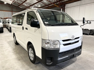 2018 Toyota Hiace =4x4= 6 Seaters