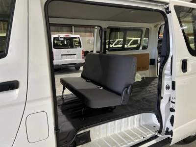 2018 Toyota Hiace =4wd= 6 Seaters
