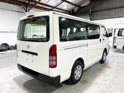 2018 Toyota Hiace =4wd= 6 Seaters