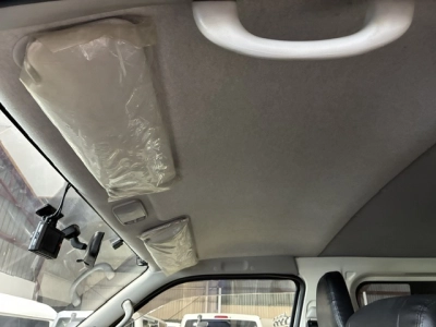 2017 Toyota Hiace =2WD= 6 SEATER / 3L DIESEL
